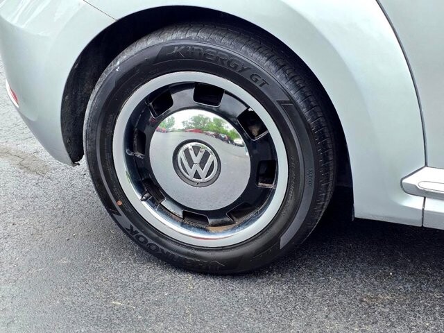 2013 Volkswagen Beetle in Marysville, OH 43040 - 18127810 9
