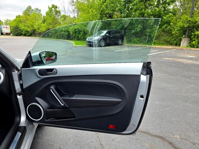 2013 Volkswagen Beetle in Marysville, OH 43040 - 18127810 29