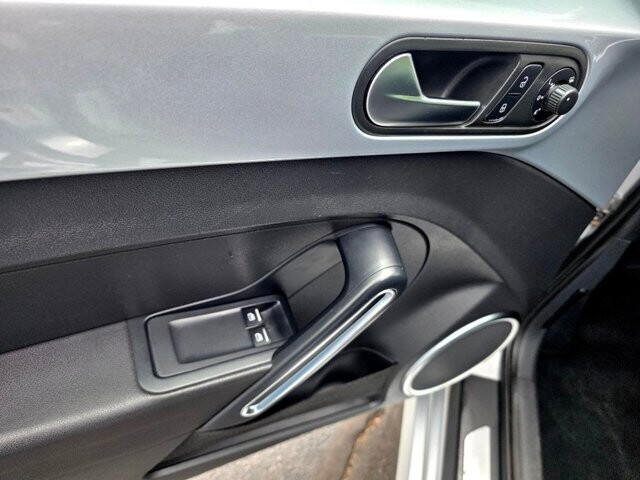 2013 Volkswagen Beetle in Marysville, OH 43040 - 18127810 12