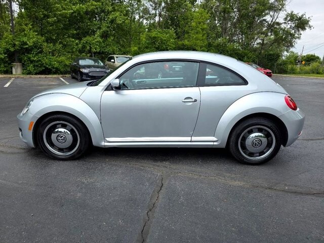 2013 Volkswagen Beetle in Marysville, OH 43040 - 18127810 4