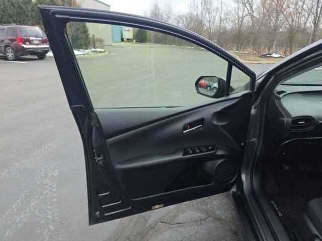 2017 Toyota Prius in Marysville, OH 43040 - 18127821 13