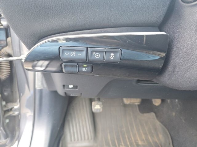 2017 Toyota Prius in Marysville, OH 43040 - 18127821 17