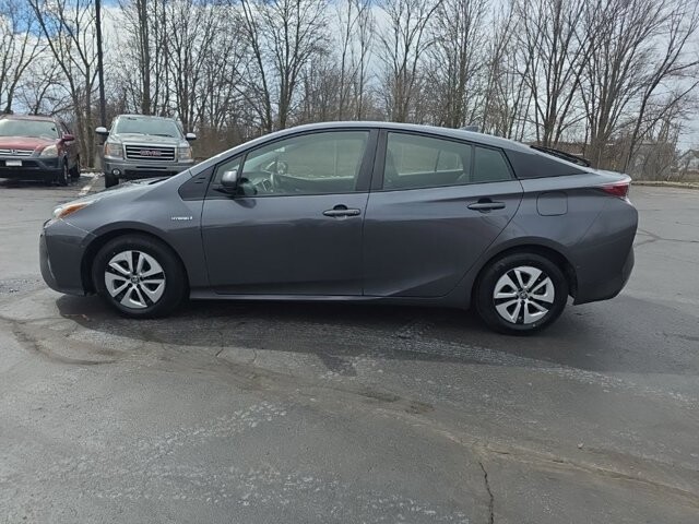 2017 Toyota Prius in Marysville, OH 43040 - 18127821 4