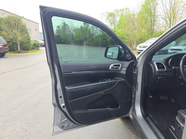 2019 Jeep Grand Cherokee in Marysville, OH 43040 - 18127823 12