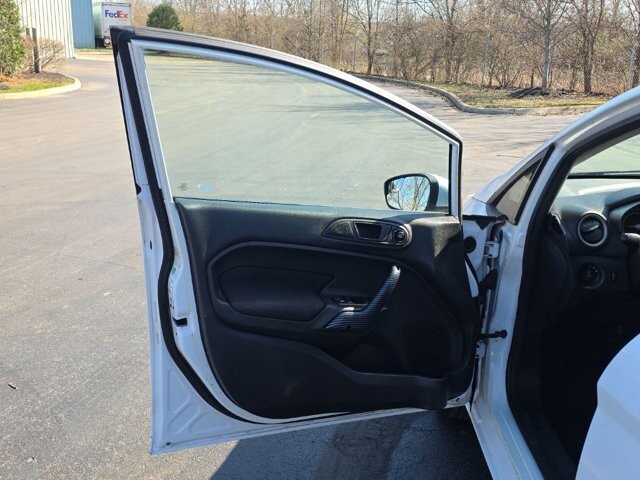 2013 Ford Fiesta in Marysville, OH 43040 - 18127825 13