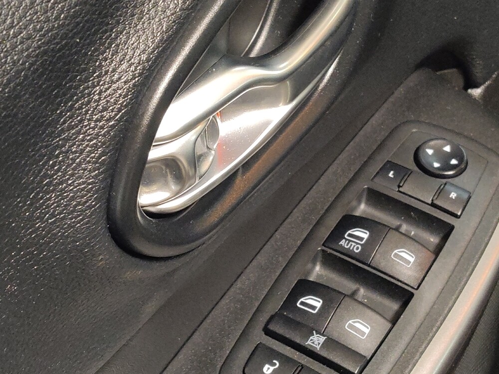 2019 Jeep Cherokee in Live Oak, TX 78233 - 18127943 27