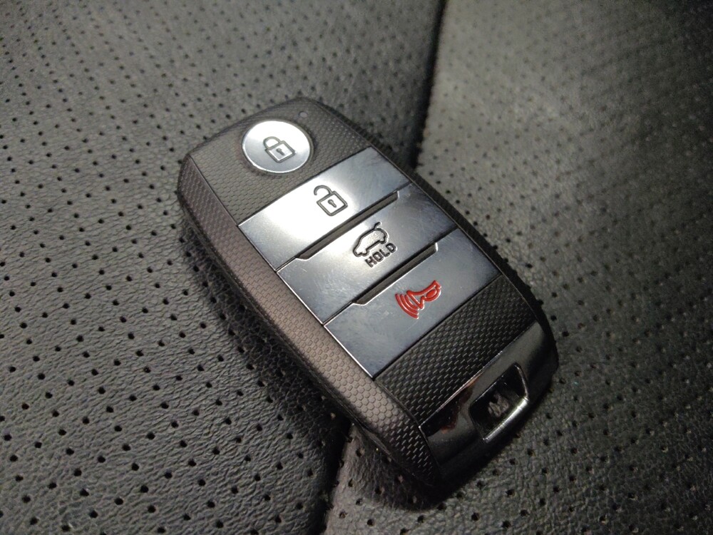 2017 Kia Sorento in Chandler, AZ 85225 - 18127965 32