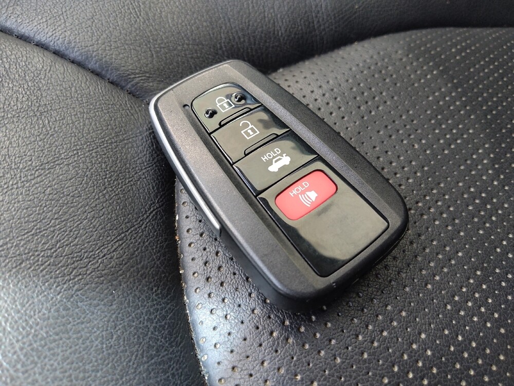 2020 Toyota Camry in Chandler, AZ 85225 - 18127970 32