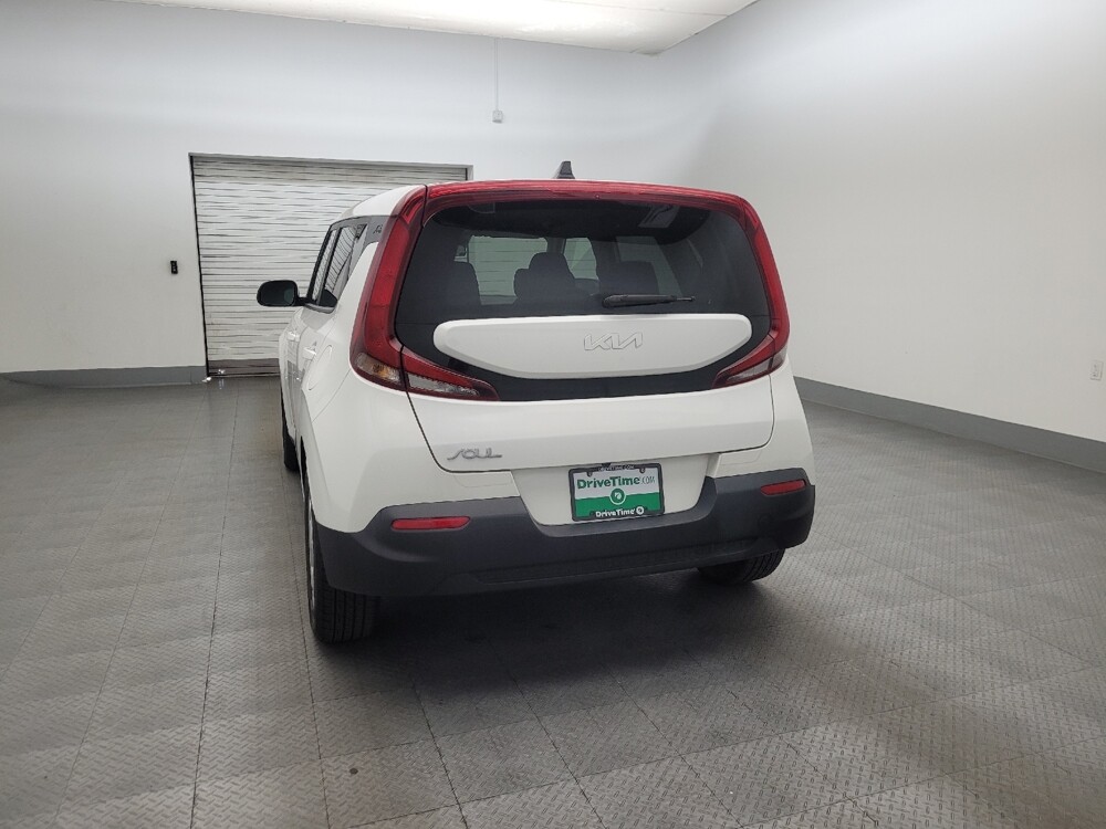 2022 Kia Soul in Glendale, AZ 85301 - 18127976 6