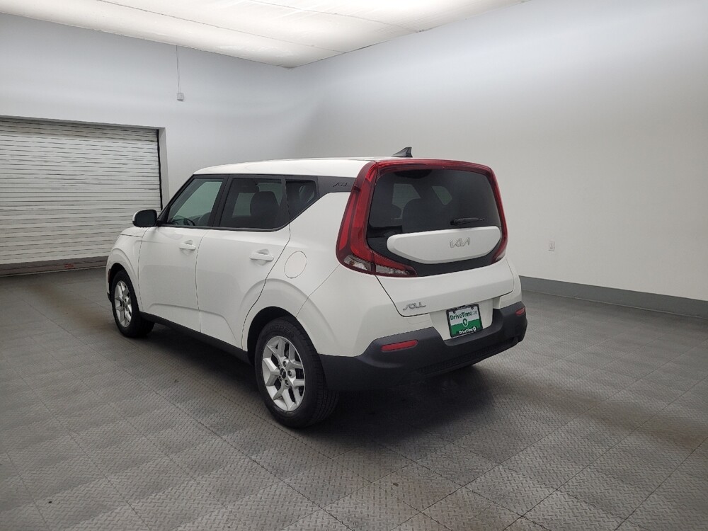 2022 Kia Soul in Glendale, AZ 85301 - 18127976 5