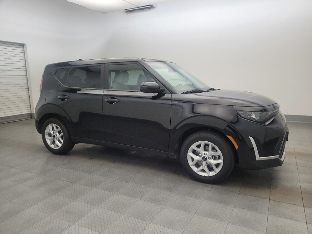 2025 Kia Soul in Glendale, AZ 85301 - 18127989 11