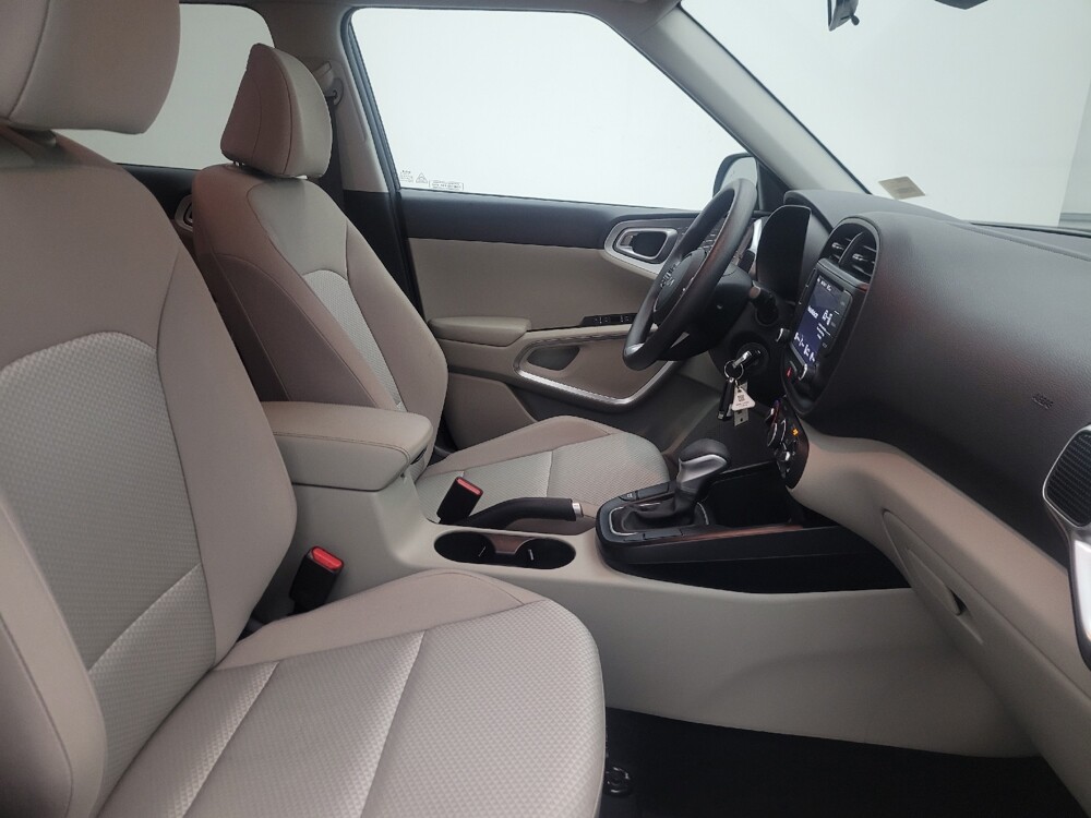 2025 Kia Soul in Glendale, AZ 85301 - 18127989 21