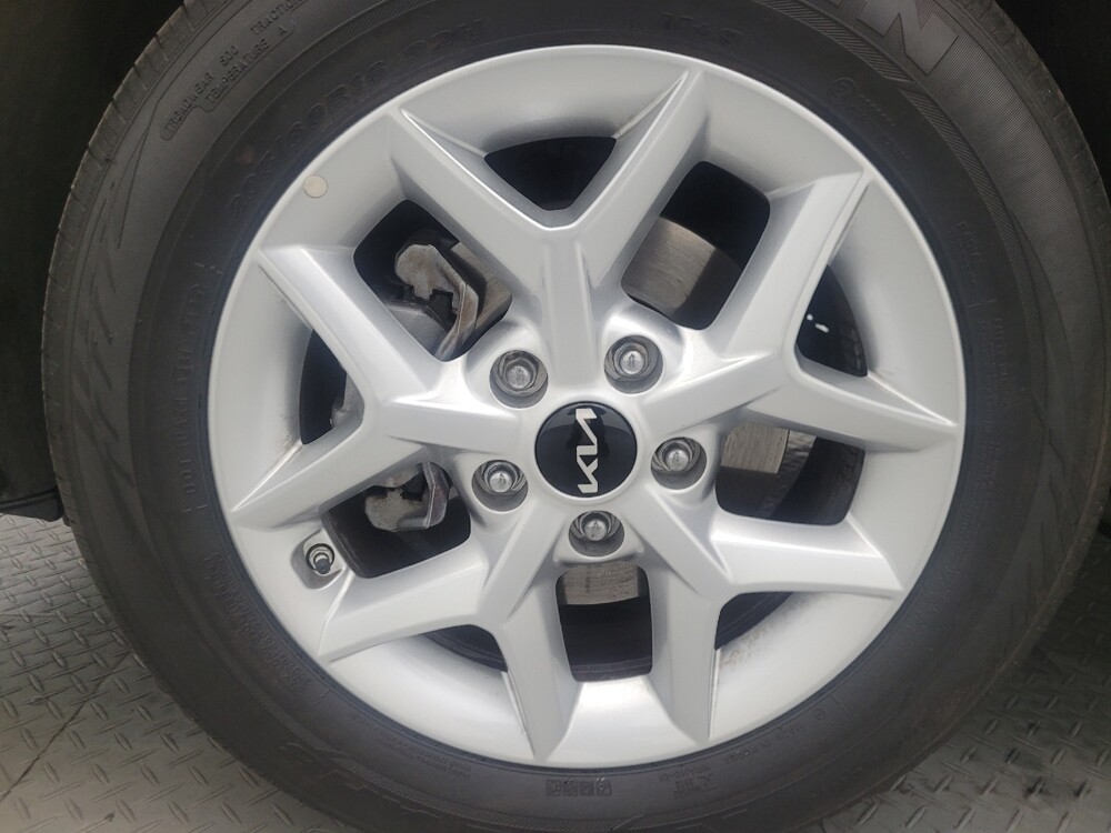 2025 Kia Soul in Glendale, AZ 85301 - 18127989 31