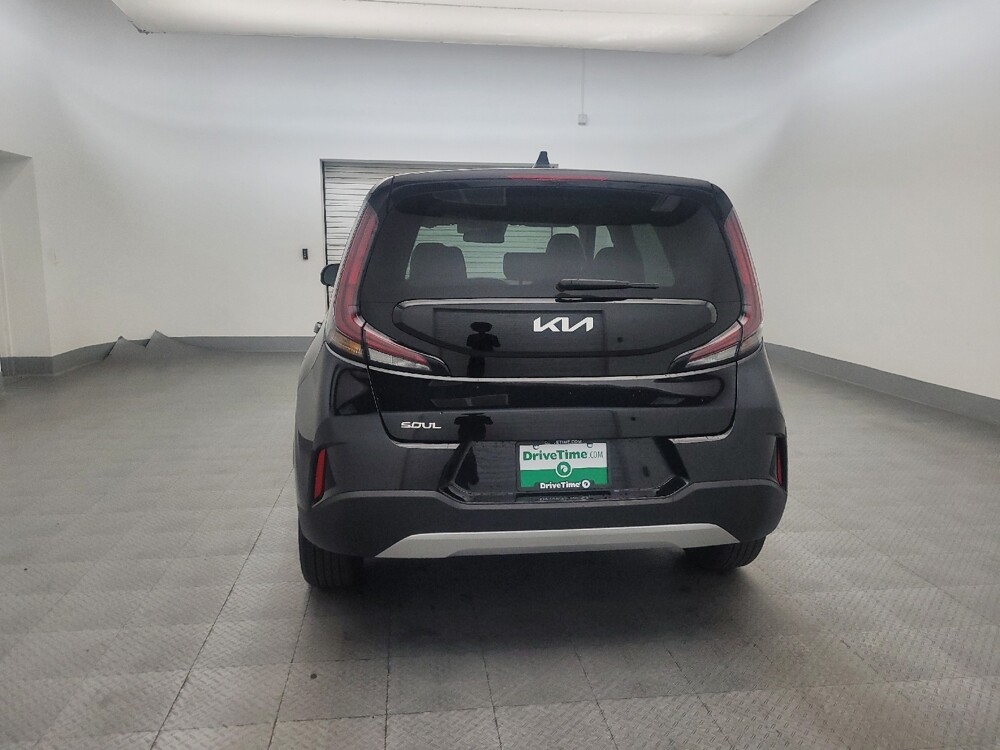 2025 Kia Soul in Glendale, AZ 85301 - 18127989 6