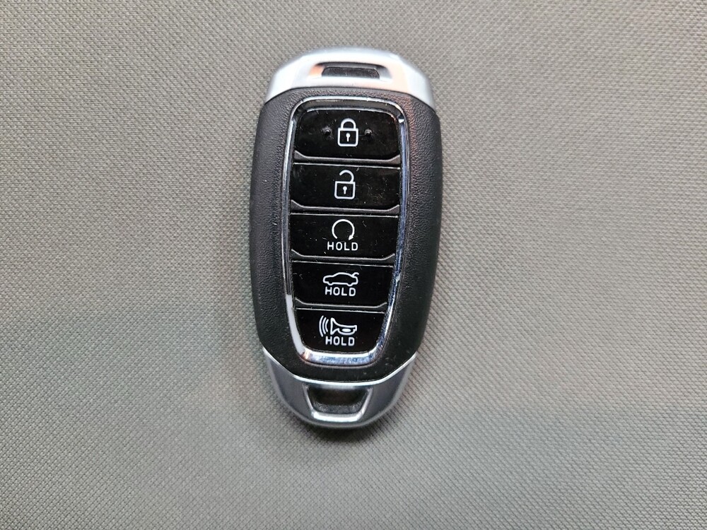 2023 Hyundai Elantra in Las Vegas, NV 89104 - 18128009 32