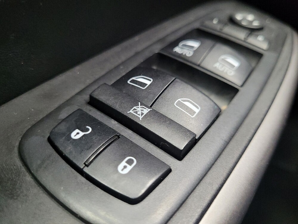 2019 Jeep Cherokee in Las Vegas, NV 89104 - 18128011 27