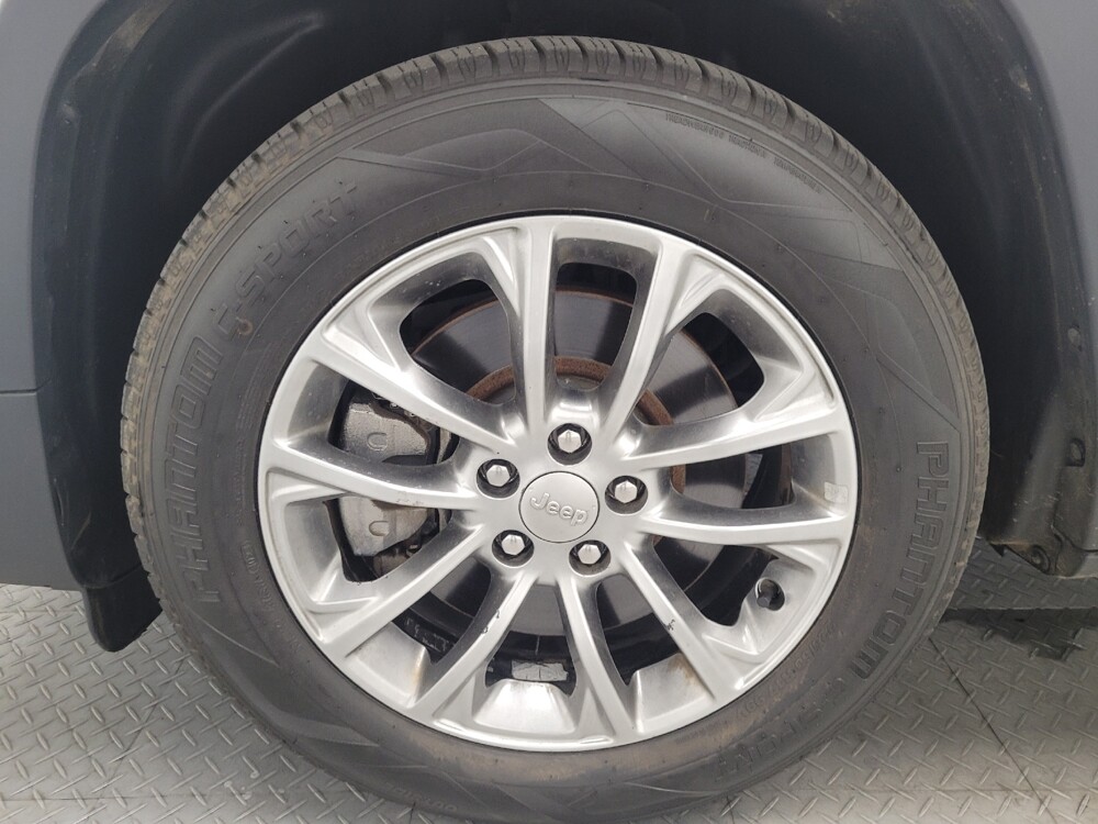 2019 Jeep Cherokee in Las Vegas, NV 89104 - 18128011 31