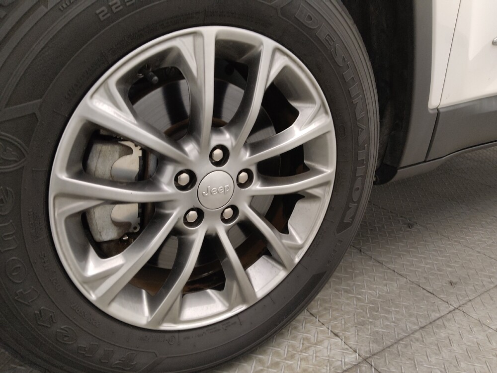 2020 Jeep Cherokee in Savannah, GA 31419 - 18128058 31