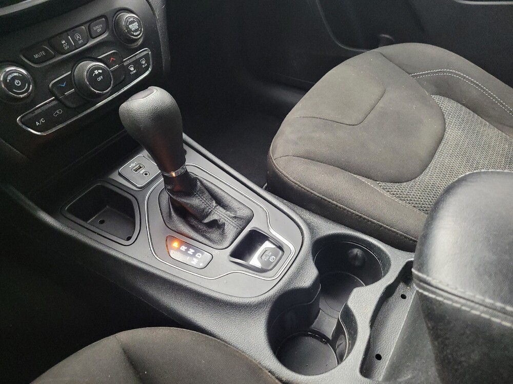 2019 Jeep Cherokee in Memphis, TN 38128 - 18128138 26