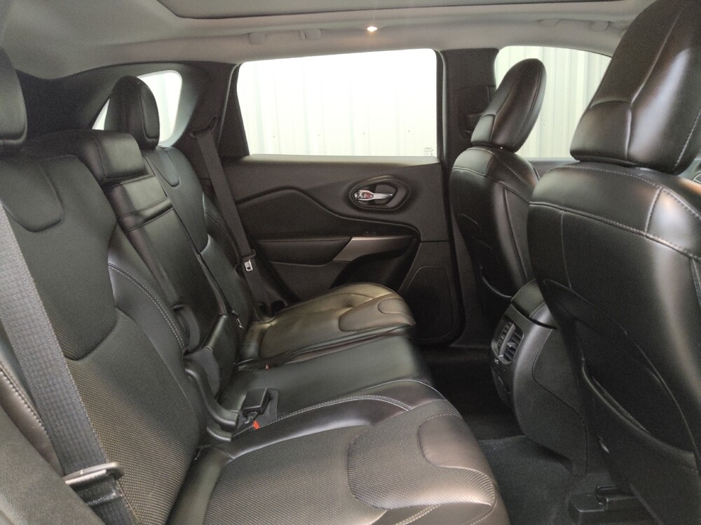 2019 Jeep Cherokee in Fairfield, OH 45014 - 18128192 19