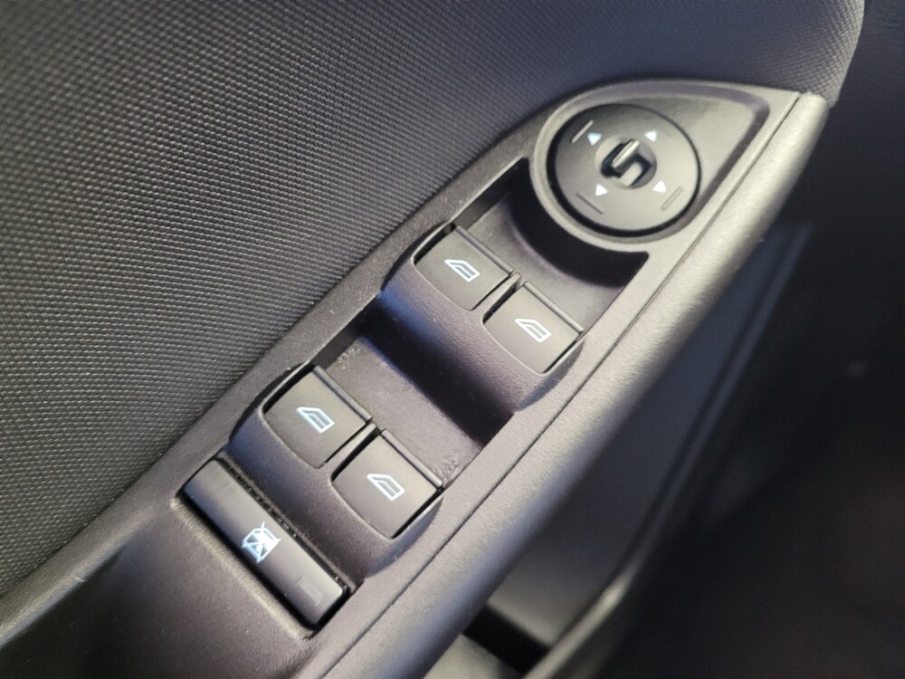 2017 Ford Focus in Fairfield, OH 45014 - 18128197 27