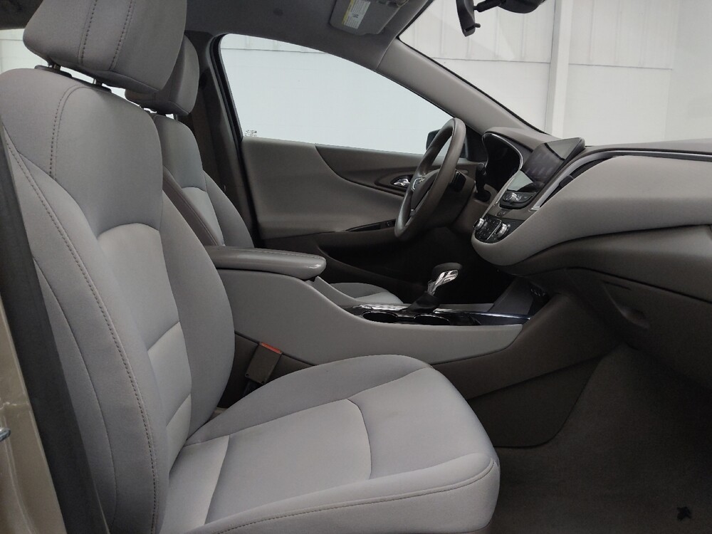 2022 Chevrolet Malibu in St. Louis, MO 63136 - 18128223 21