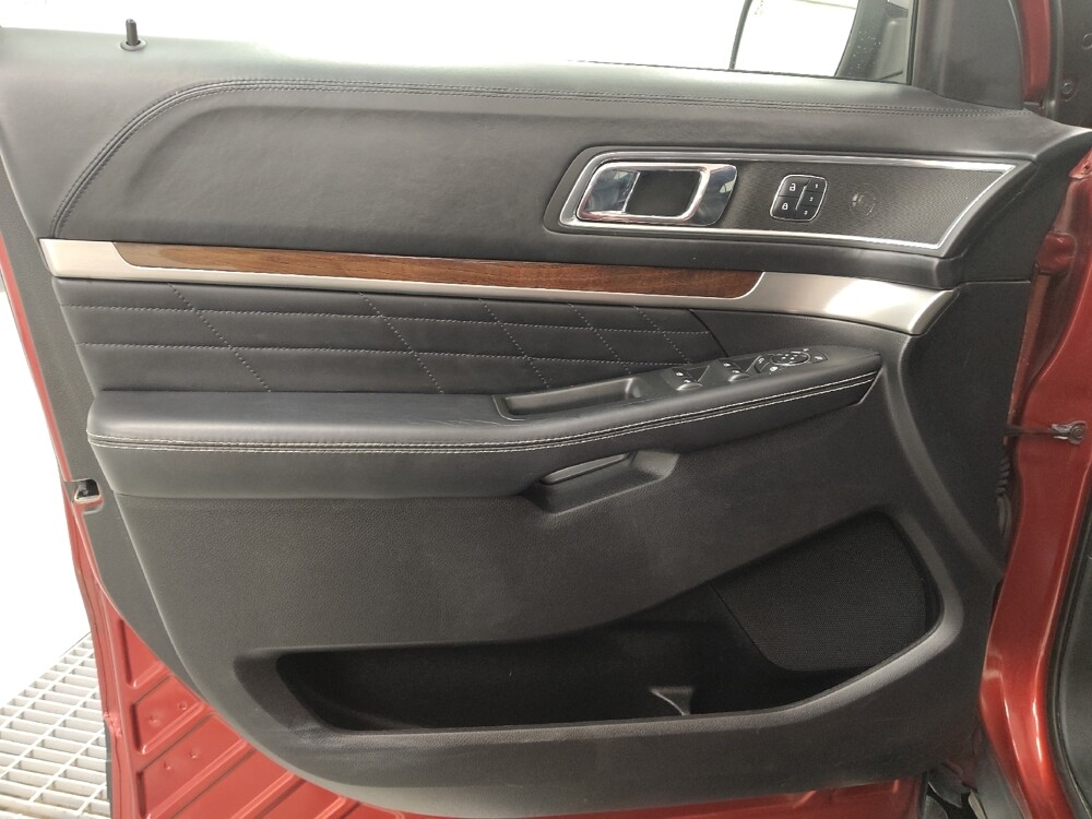 2017 Ford Explorer in St. Louis, MO 63136 - 18128224 27