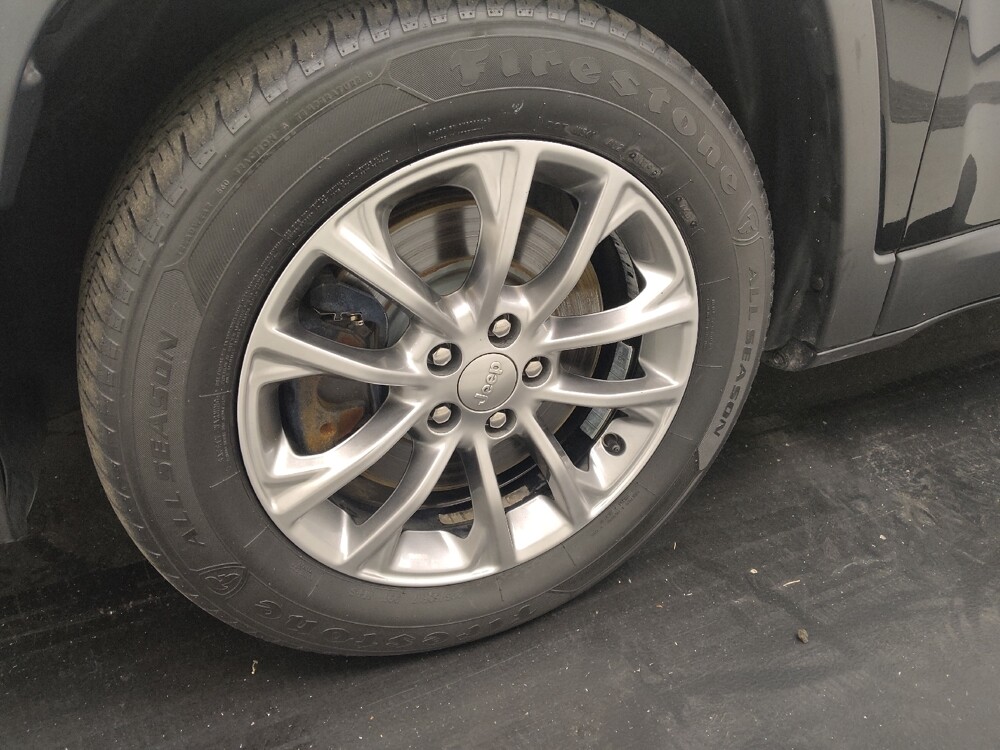 2019 Jeep Cherokee in St. Louis, MO 63136 - 18128226 31