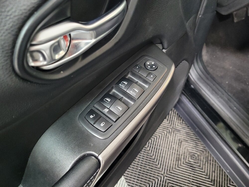 2019 Jeep Cherokee in Allentown, PA 18103 - 18128241 27