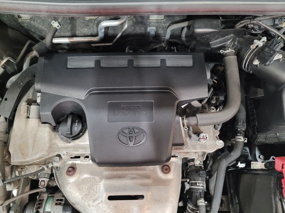 2018 Toyota RAV4 in Glen Burnie, MD 21061 - 18128261 30