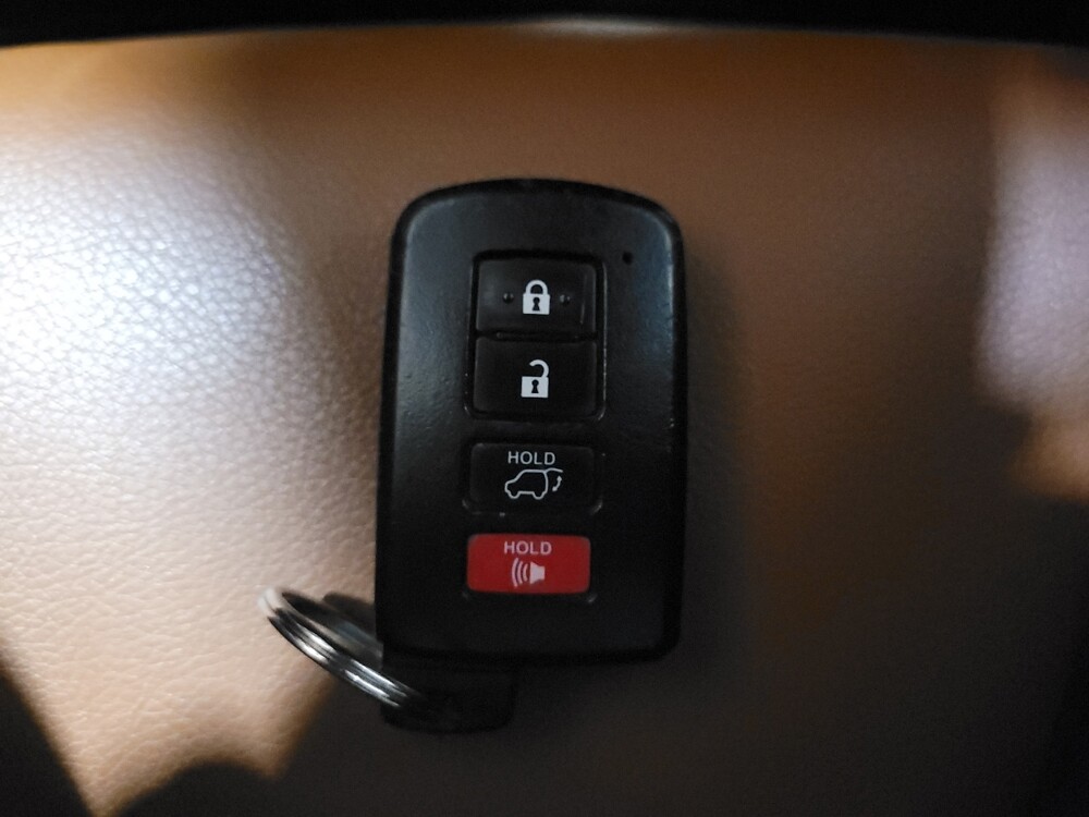 2018 Toyota RAV4 in Glen Burnie, MD 21061 - 18128261 32