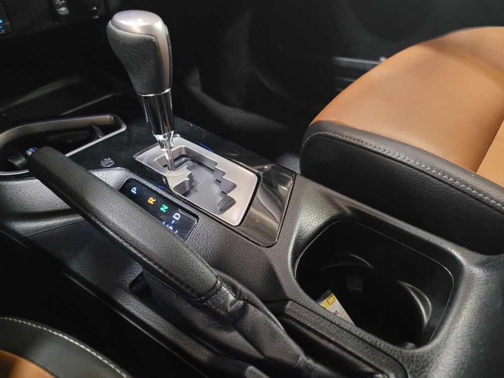 2018 Toyota RAV4 in Glen Burnie, MD 21061 - 18128261 26