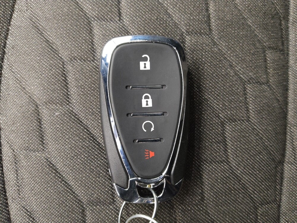 2020 Chevrolet Equinox in Gladstone, MO 64118 - 18128287 32