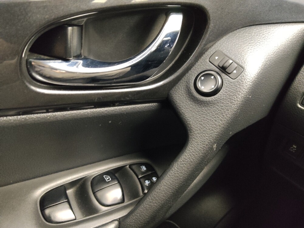 2018 Nissan Rogue in Independence, MO 64055 - 18128290 27