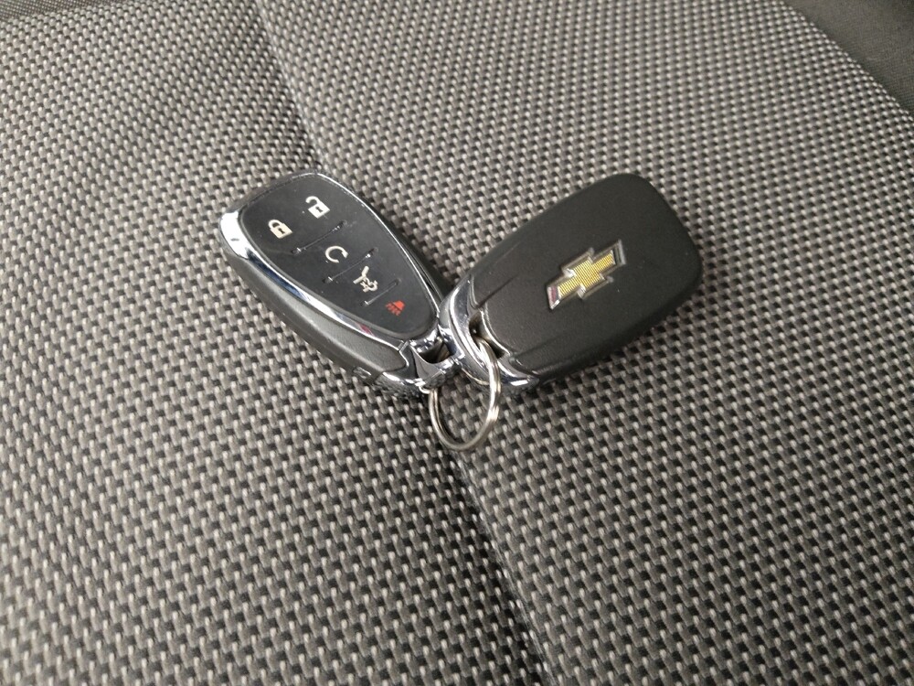 2019 Chevrolet Traverse in Topeka, KS 66611 - 18128304 32