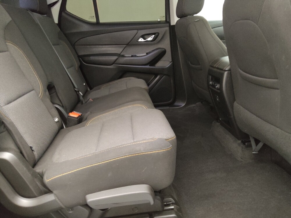 2020 Chevrolet Traverse in Gladstone, MO 64118 - 18128320 19