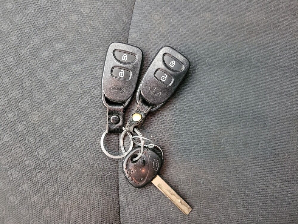 2014 Hyundai Accent in Taylor, MI 48180 - 18128337 32