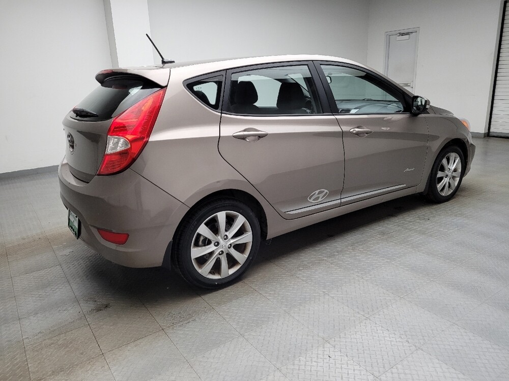 2014 Hyundai Accent in Taylor, MI 48180 - 18128337 10