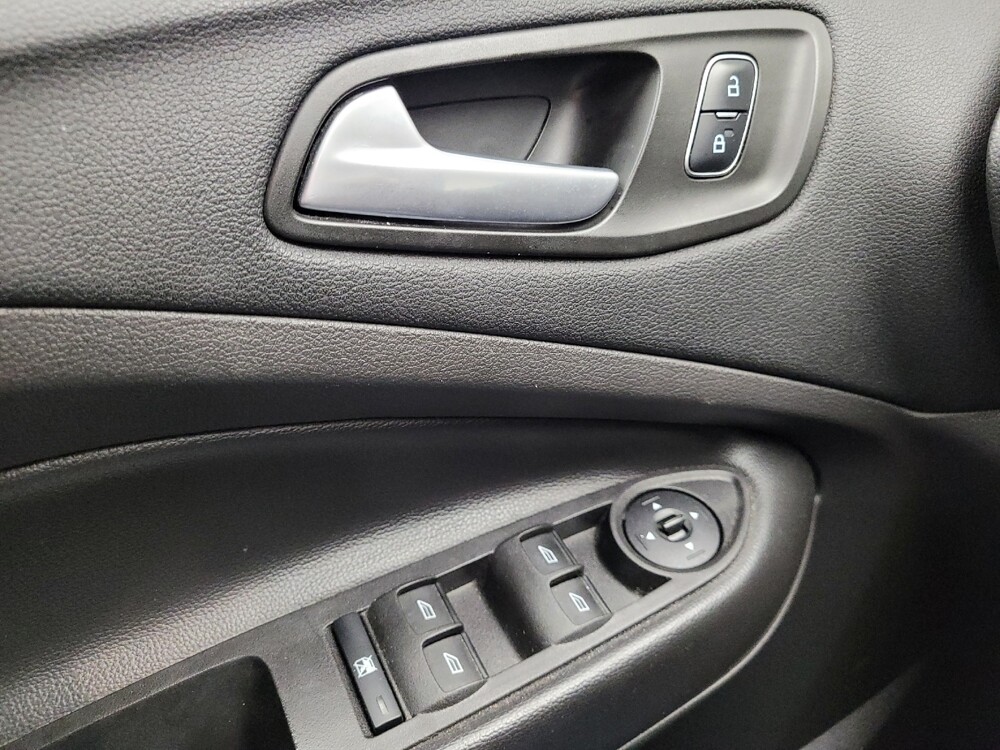 2017 Ford Escape in Taylor, MI 48180 - 18128338 27