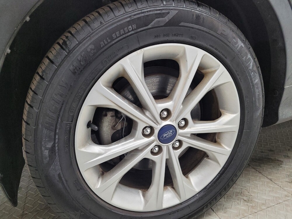 2017 Ford Escape in Taylor, MI 48180 - 18128338 31