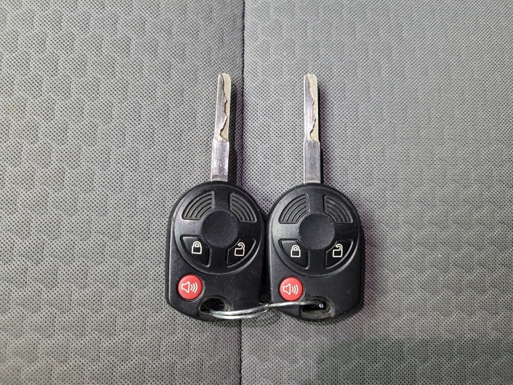 2017 Ford Escape in Taylor, MI 48180 - 18128338 32