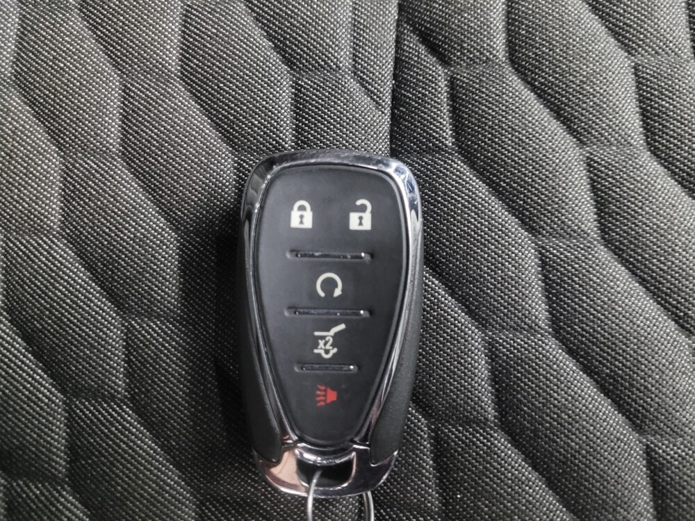 2020 Chevrolet Equinox in Indianapolis, IN 46219 - 18128346 32