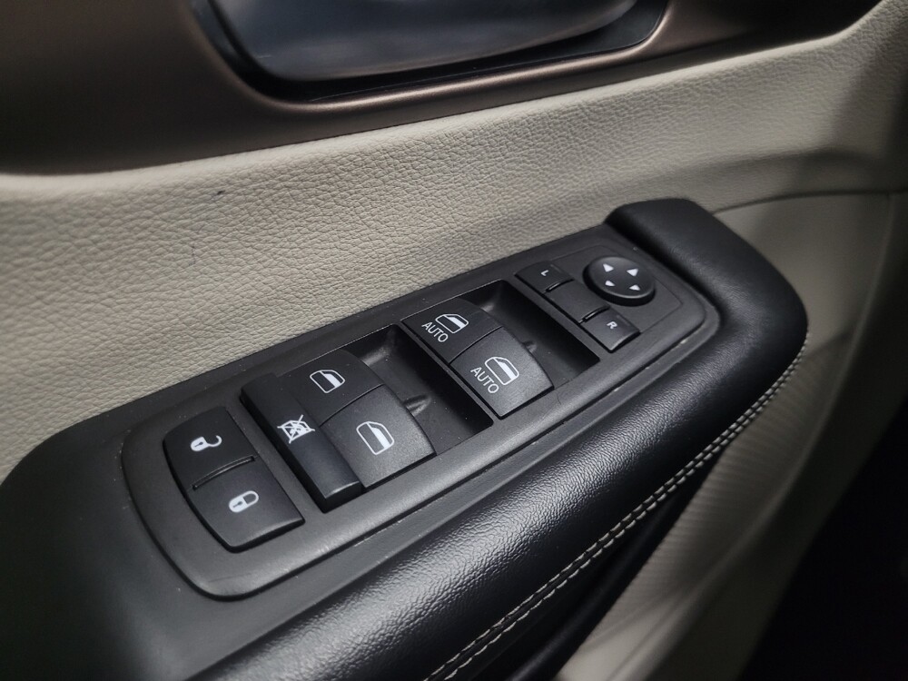 2023 Chrysler Voyager in Ft Wayne, IN 46805 - 18128347 27