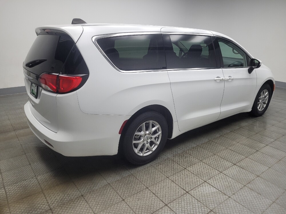 2023 Chrysler Voyager in Ft Wayne, IN 46805 - 18128347 10