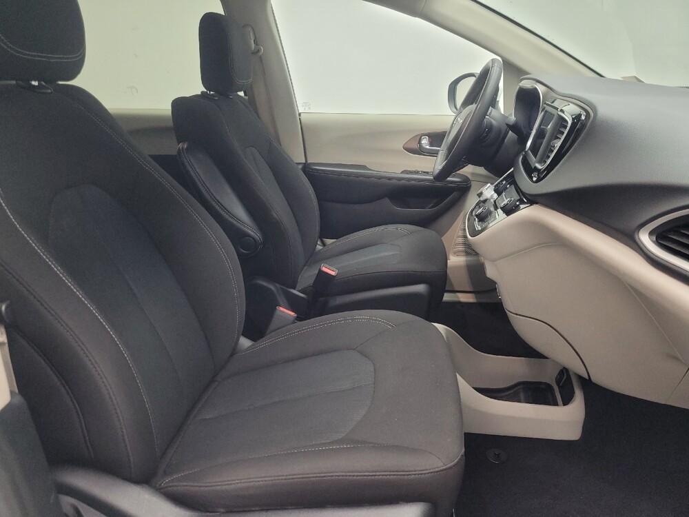 2023 Chrysler Voyager in Ft Wayne, IN 46805 - 18128347 21