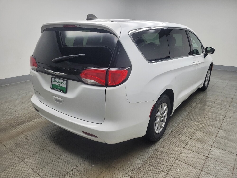 2023 Chrysler Voyager in Ft Wayne, IN 46805 - 18128347 9