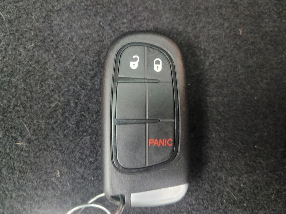 2020 Jeep Cherokee in Indianapolis, IN 46222 - 18128349 32