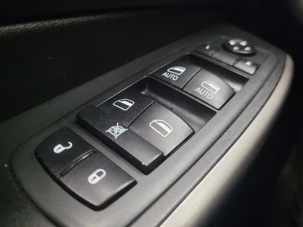 2020 Jeep Cherokee in Indianapolis, IN 46222 - 18128349 27