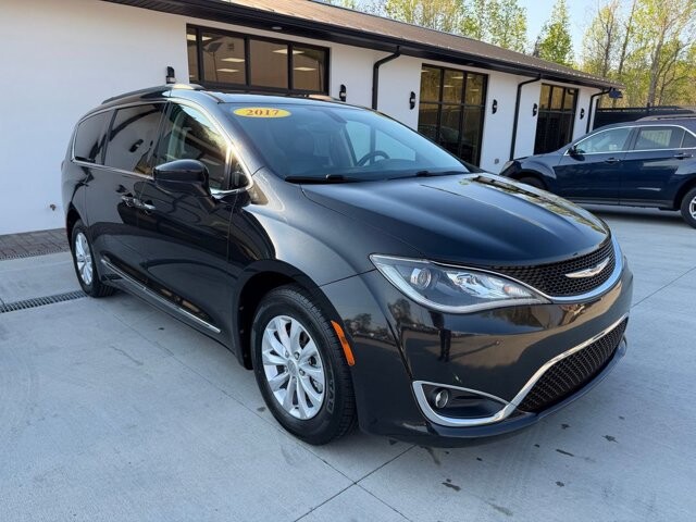 2017 Chrysler Pacifica in Knoxville, TN 37920 - 18128360