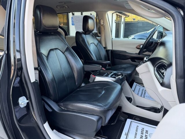 2017 Chrysler Pacifica in Knoxville, TN 37920 - 18128360 18